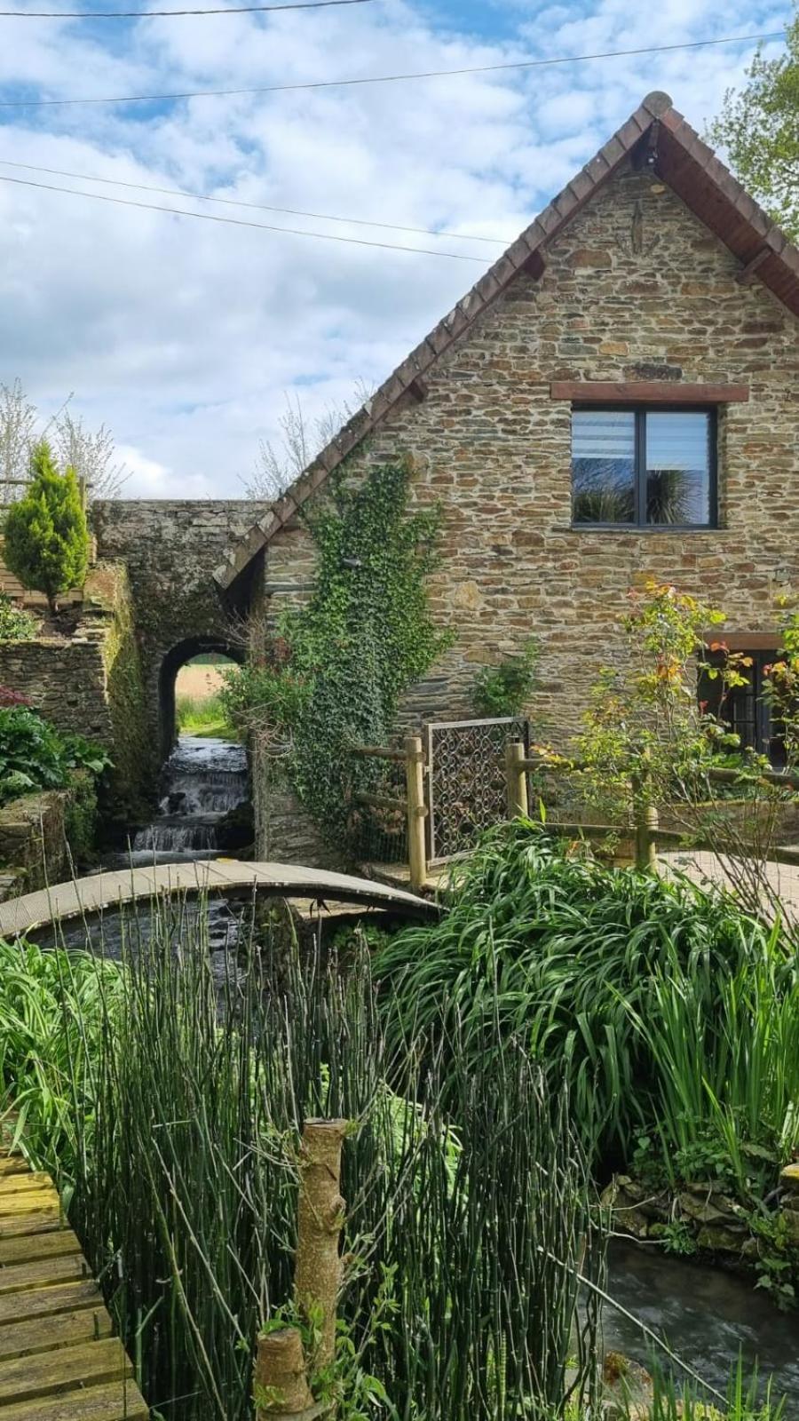 Villa Ancien Moulin Pres D'Un Ruisseau à Sallen Extérieur photo