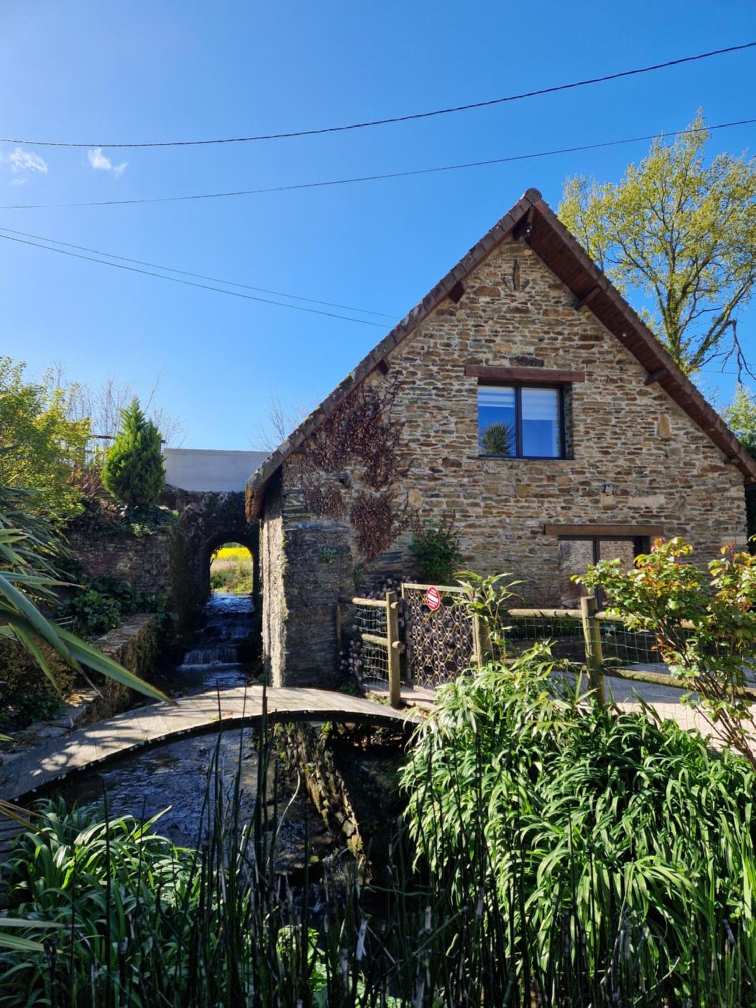 Villa Ancien Moulin Pres D'Un Ruisseau à Sallen Extérieur photo